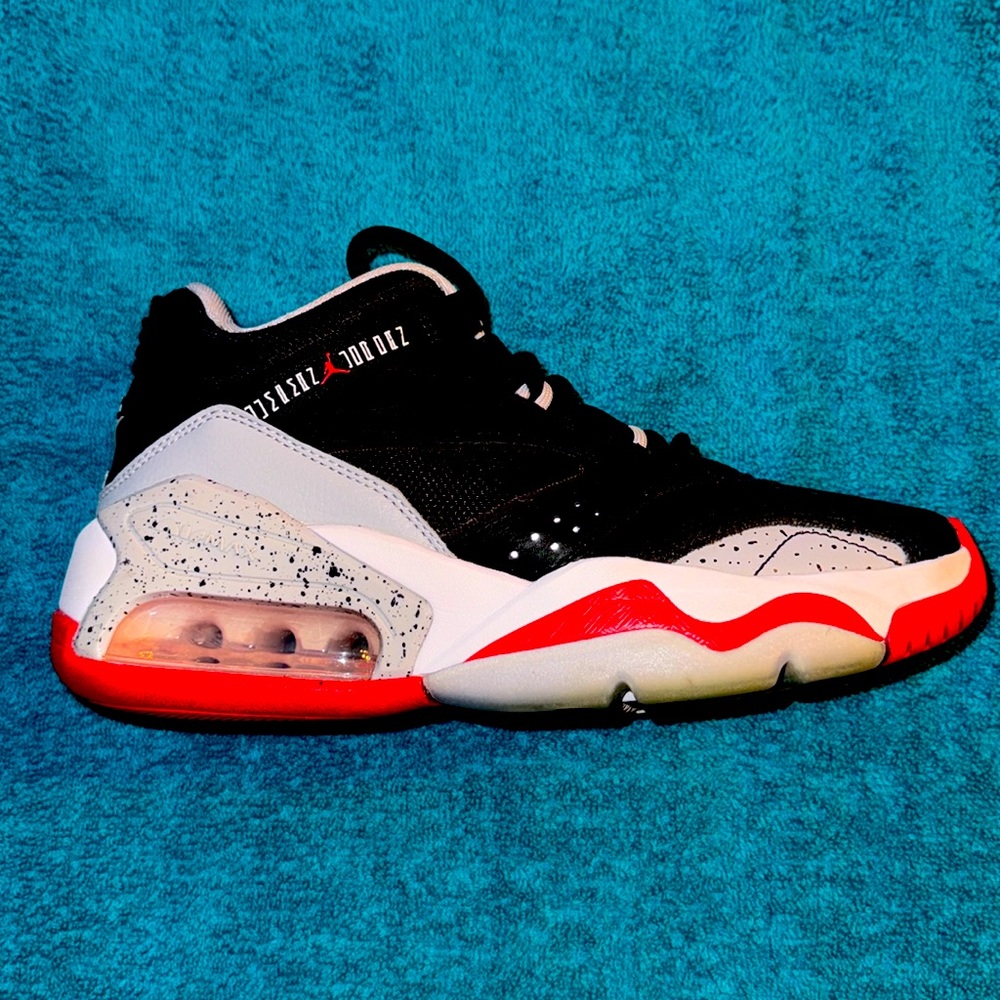 Jordan 6y Used in like new condition. No original box.